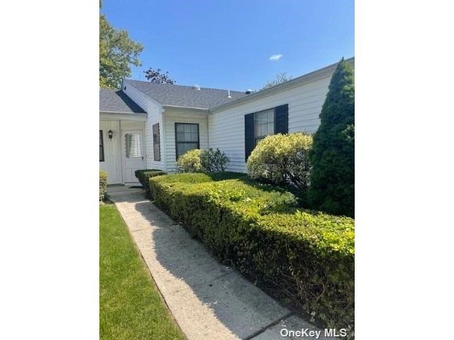  2 BR,  2.00 BTH &nbsp;Garden style home in Brookhaven