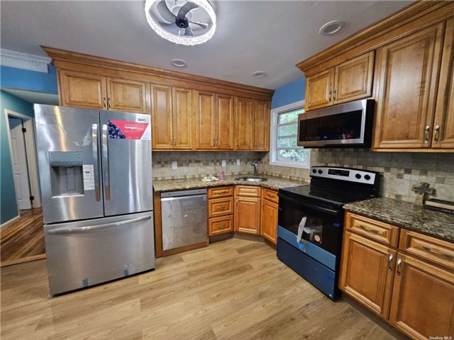  3 BR,  2.00 BTH &nbsp;Ranch style home in Deer Park