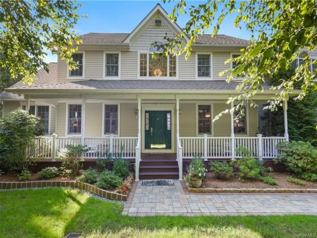  4 BR,  4.00 BTH &nbsp;Colonial style home in New Castle