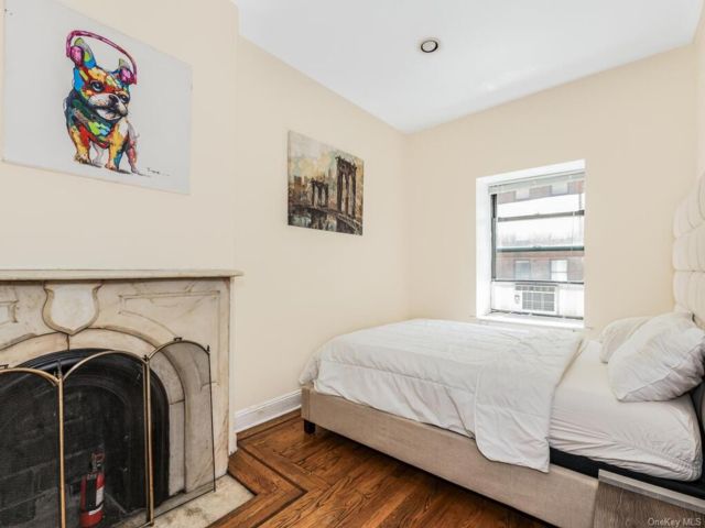 [PHOTO]