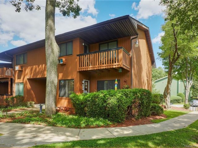  2 BR,  2.00 BTH &nbsp;Garden style home in Montrose