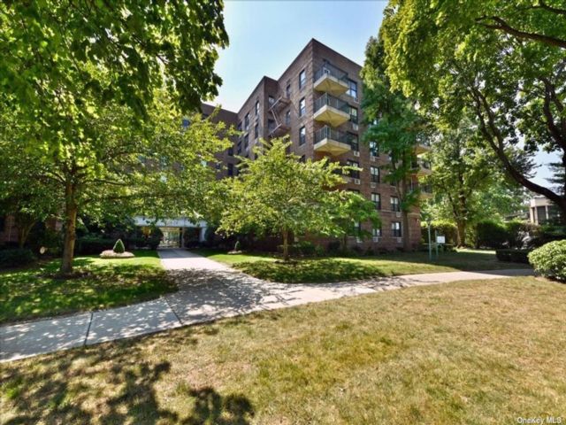  2 BR,  1.00 BTH &nbsp;Other style home in Bayside