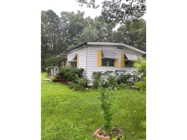  2 BR,  2.00 BTH &nbsp;Mobile home style home in Riverhead
