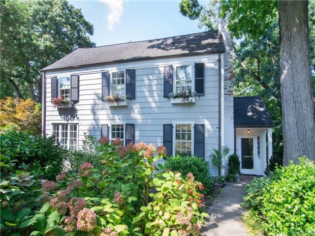 5 BR,  4.00 BTH &nbsp;Colonial style home in Pelham
