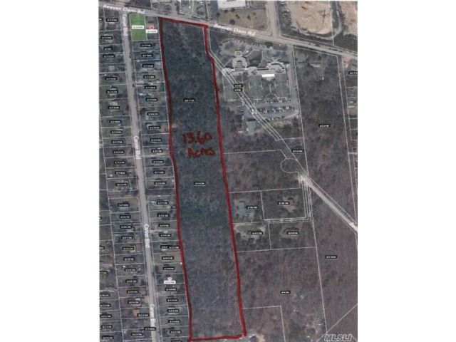 Lot <b>Size:</b> 13.60 &nbsp;Land style home in Bellport