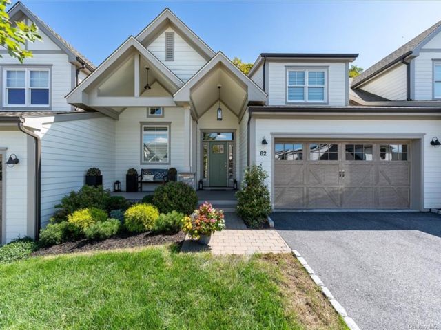  2 BR,  3.00 BTH &nbsp;Townhouse style home in Somers