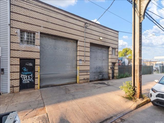 Studio,  0.00 BTH &nbsp;Commercial style home in Ozone Park