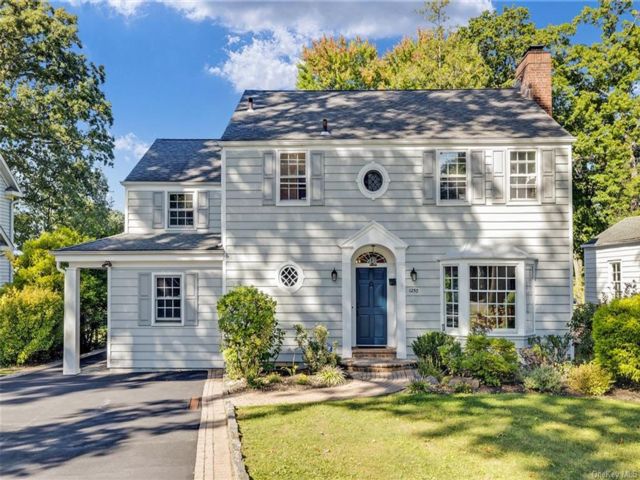  5 BR,  5.00 BTH &nbsp;Colonial style home in Pelham