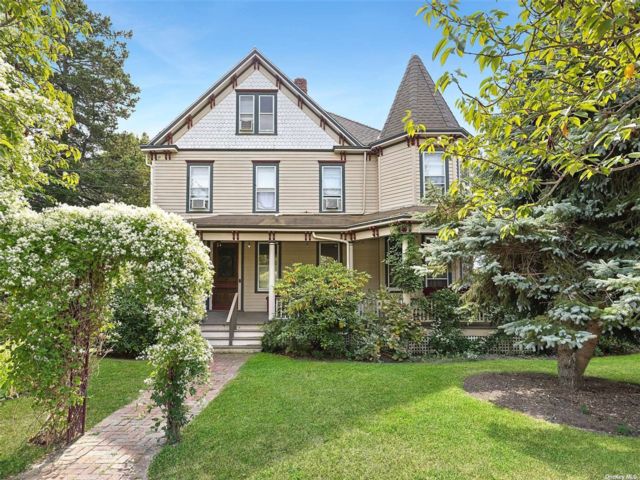  5 BR,  5.00 BTH &nbsp;Victorian style home in Greenport