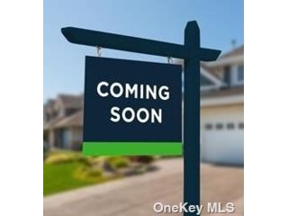  4 BR,  3.00 BTH &nbsp;Colonial style home in Holtsville