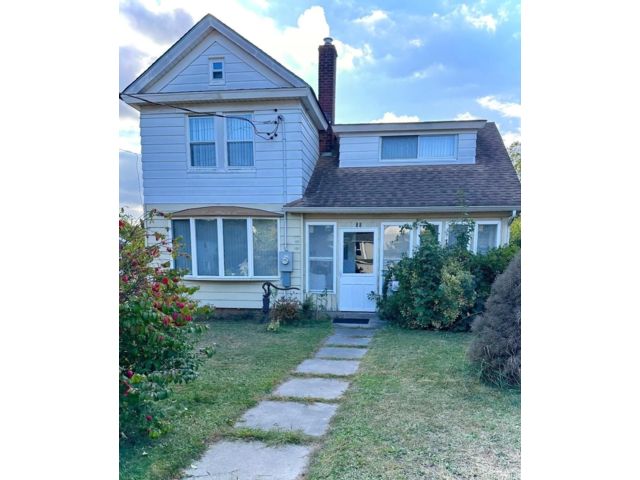  3 BR,  2.00 BTH &nbsp;Cape cod style home in Brookhaven