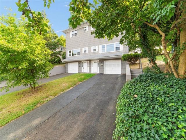  3 BR,  2.00 BTH &nbsp;House style home in Croton-on-hudson