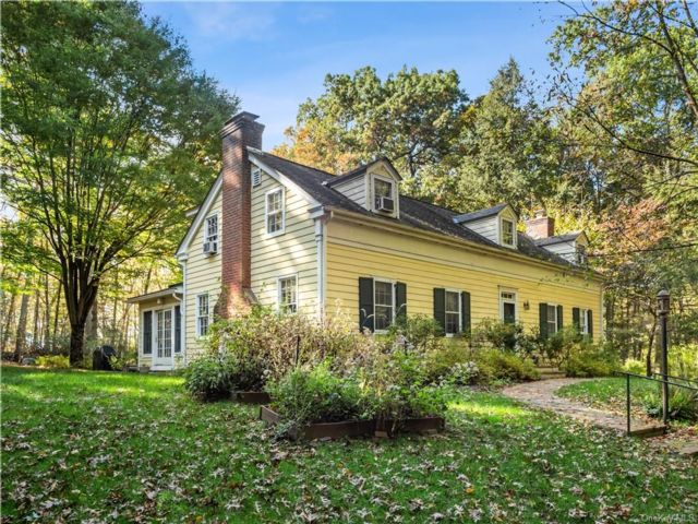  4 BR,  2.00 BTH &nbsp;Cape cod style home in Philipstown