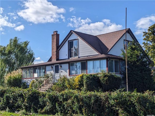  4 BR,  3.00 BTH &nbsp;House style home in Mastic Beach