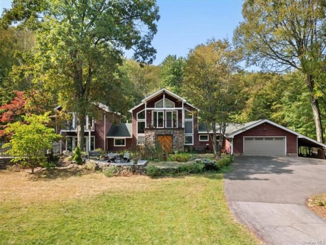  3 BR,  4.00 BTH &nbsp;Contemporary style home in Esopus