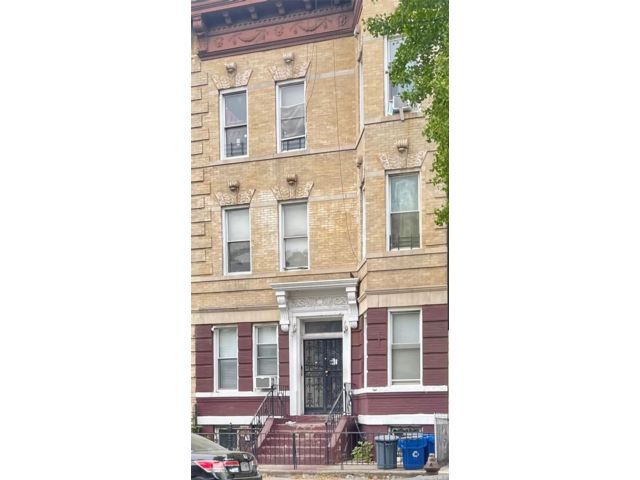 12 BR,  6.00 BTH &nbsp;Other style home in Bedford Stuyvesant