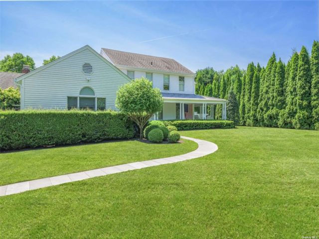  4 BR,  6.00 BTH &nbsp;House style home in Southampton
