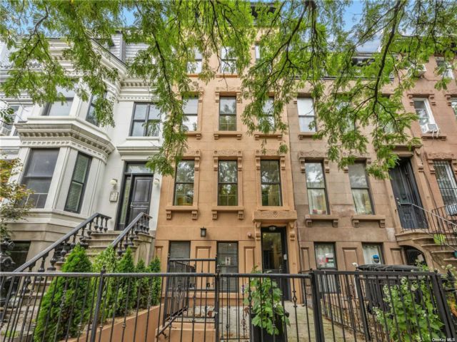  2 BR,  1.00 BTH &nbsp;Condo style home in Bushwick