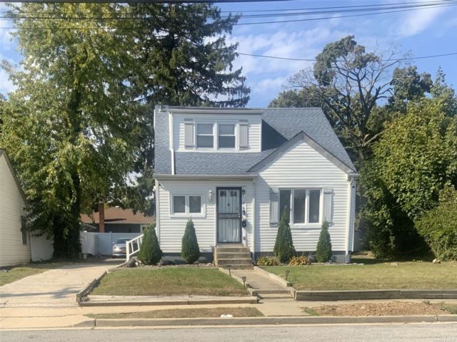 3 BR,  1.00 BTH &nbsp;Cape cod style home in Roosevelt