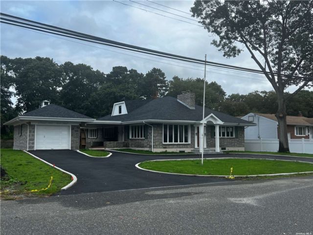  6 BR,  4.00 BTH &nbsp;Other style home in Islip