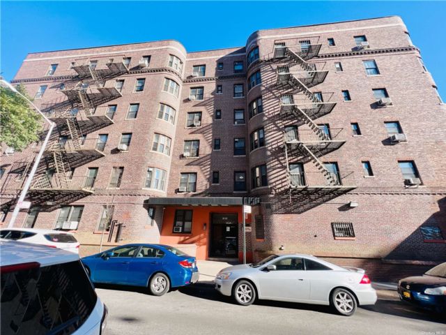  1 BR,  1.00 BTH &nbsp;Other style home in Elmhurst