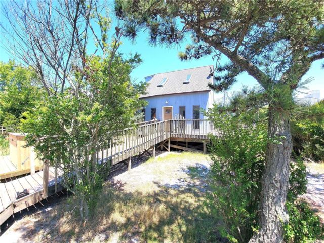  3 BR,  2.00 BTH &nbsp;Cottage style home in Fair Harbor