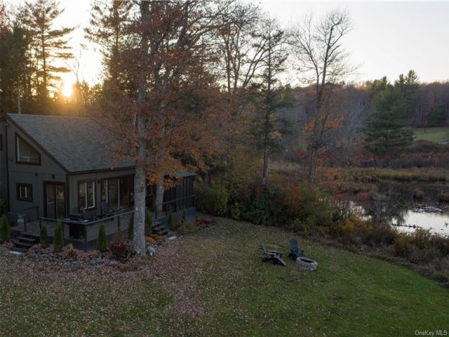  3 BR,  2.00 BTH &nbsp;Contemporary style home in Liberty