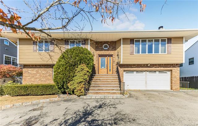  3 BR,  4.00 BTH &nbsp;House style home in Yonkers