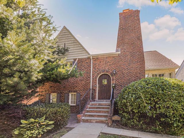  4 BR,  2.00 BTH &nbsp;Tudor style home in Mount Vernon