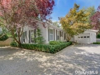  3 BR,  3.00 BTH &nbsp;Ranch style home in Remsenburg