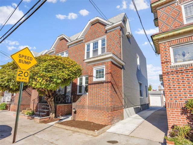  3 BR,  1.00 BTH &nbsp;Colonial style home in Middle Village