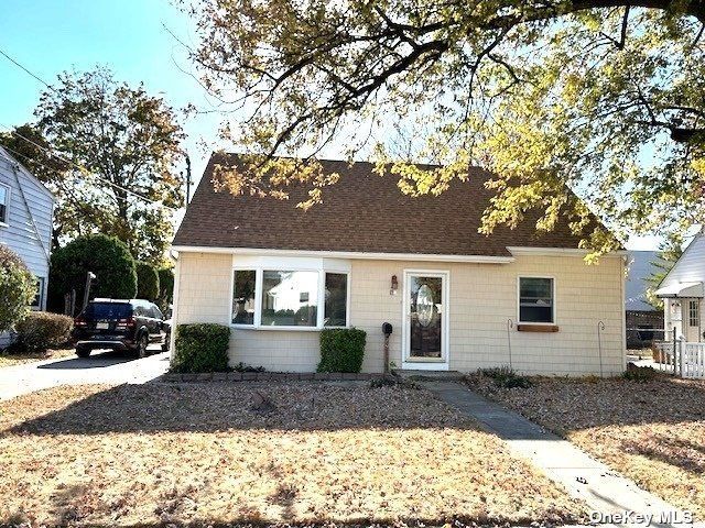  4 BR,  1.00 BTH &nbsp;Cape cod style home in Valley Stream