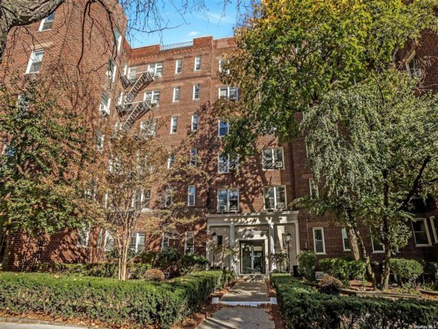  1 BR,  1.00 BTH &nbsp;Other style home in Forest Hills