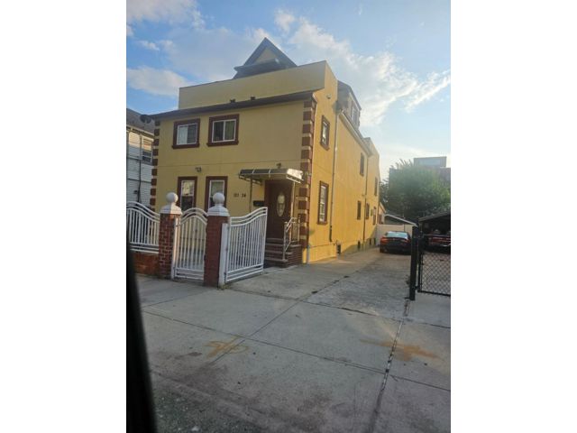  6 BR,  5.00 BTH &nbsp;Colonial style home in Richmond Hill