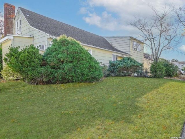 [East Meadow Real Estate, listing number 3031401]