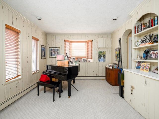 [PHOTO]