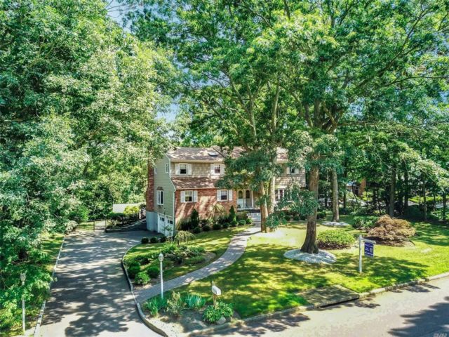  5 BR,  4.00 BTH &nbsp;Colonial style home in Dix Hills