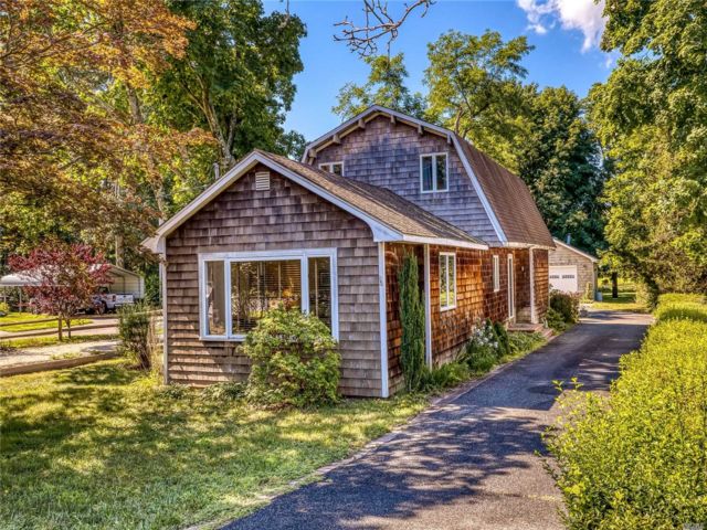  3 BR,  2.00 BTH &nbsp;Two story style home in Yaphank
