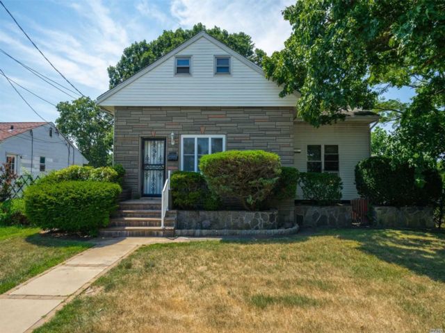  2 BR,  1.00 BTH &nbsp;Ranch style home in Brentwood