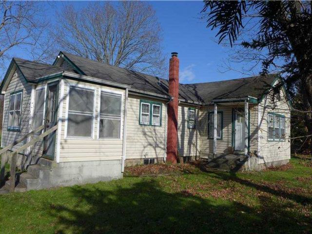 Studio,  0.00 BTH &nbsp;Commercial style home in Middle Island