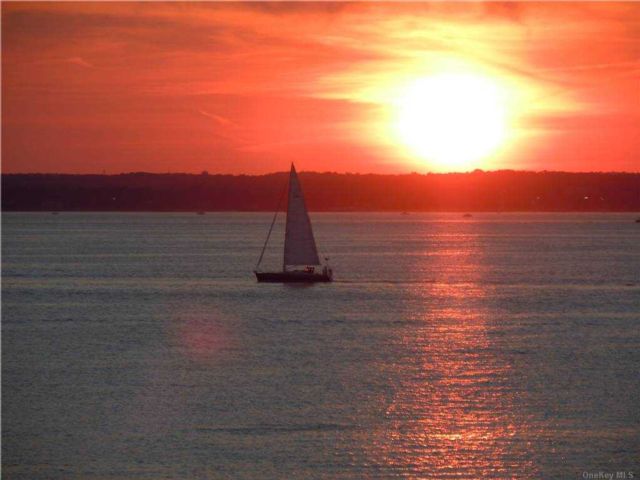 Lot <b>Size:</b> 135x149 &nbsp;Land style home in Glen Cove