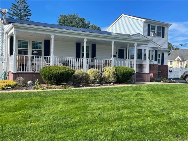 [Lindenhurst Real Estate, listing number 3225731]