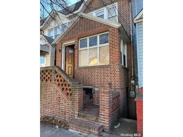  3 BR,  1.00 BTH &nbsp;Contemporary style home in Elmhurst