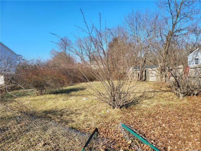 Lot <b>Size:</b> 60x169 &nbsp;Land style home in Wyandanch