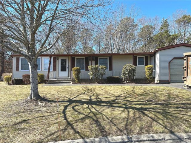  2 BR,  2.00 BTH &nbsp;Other style home in Manorville