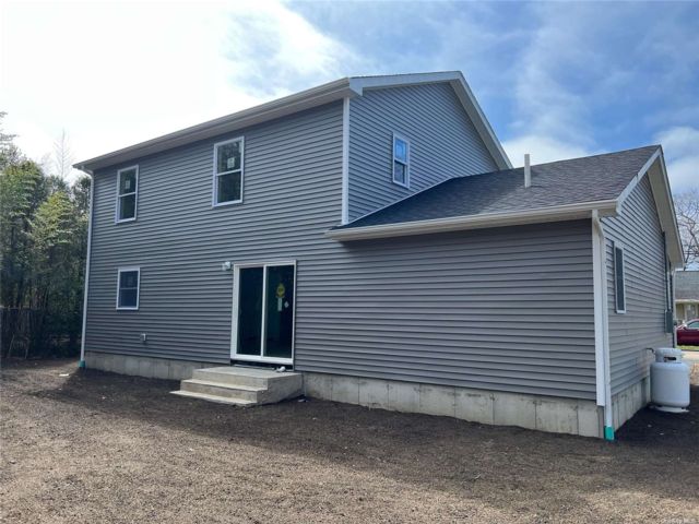  4 BR,  3.00 BTH &nbsp;Colonial style home in Mastic Beach