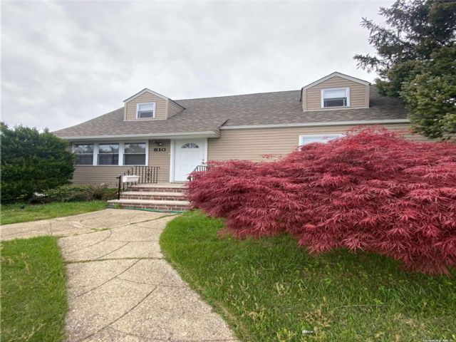  4 BR,  3.00 BTH &nbsp;Exp cape style home in Franklin Square