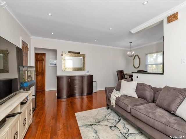  1 BR,  1.00 BTH &nbsp;Garden apartmen style home in Fresh Meadows