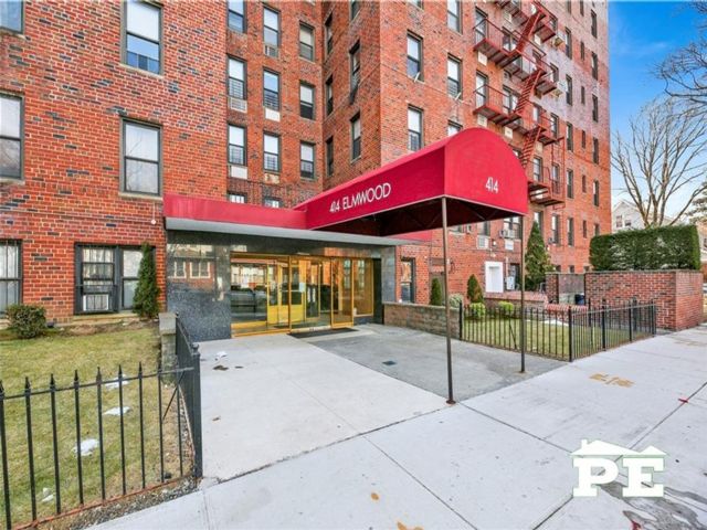  1 BR,  1.00 BTH &nbsp;Co-op style home in Midwood