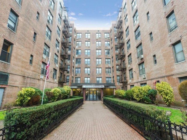  2 BR,  1.00 BTH &nbsp;Co-op style home in Sheepshead Bay